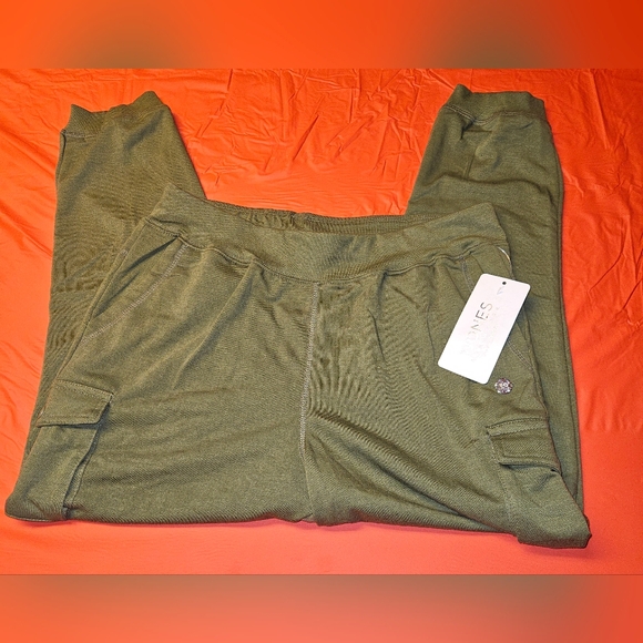 Jones New York Pants - Jones New York Sport Capri Large New w/Tag Green Soft & Lightweight w/Pockets